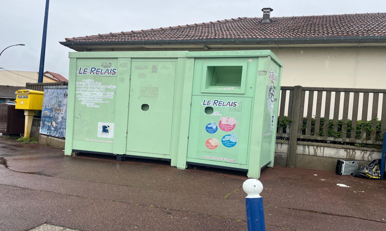 Vetements hors d usage ne les jetez pas a la poubelle Ville de Drancy