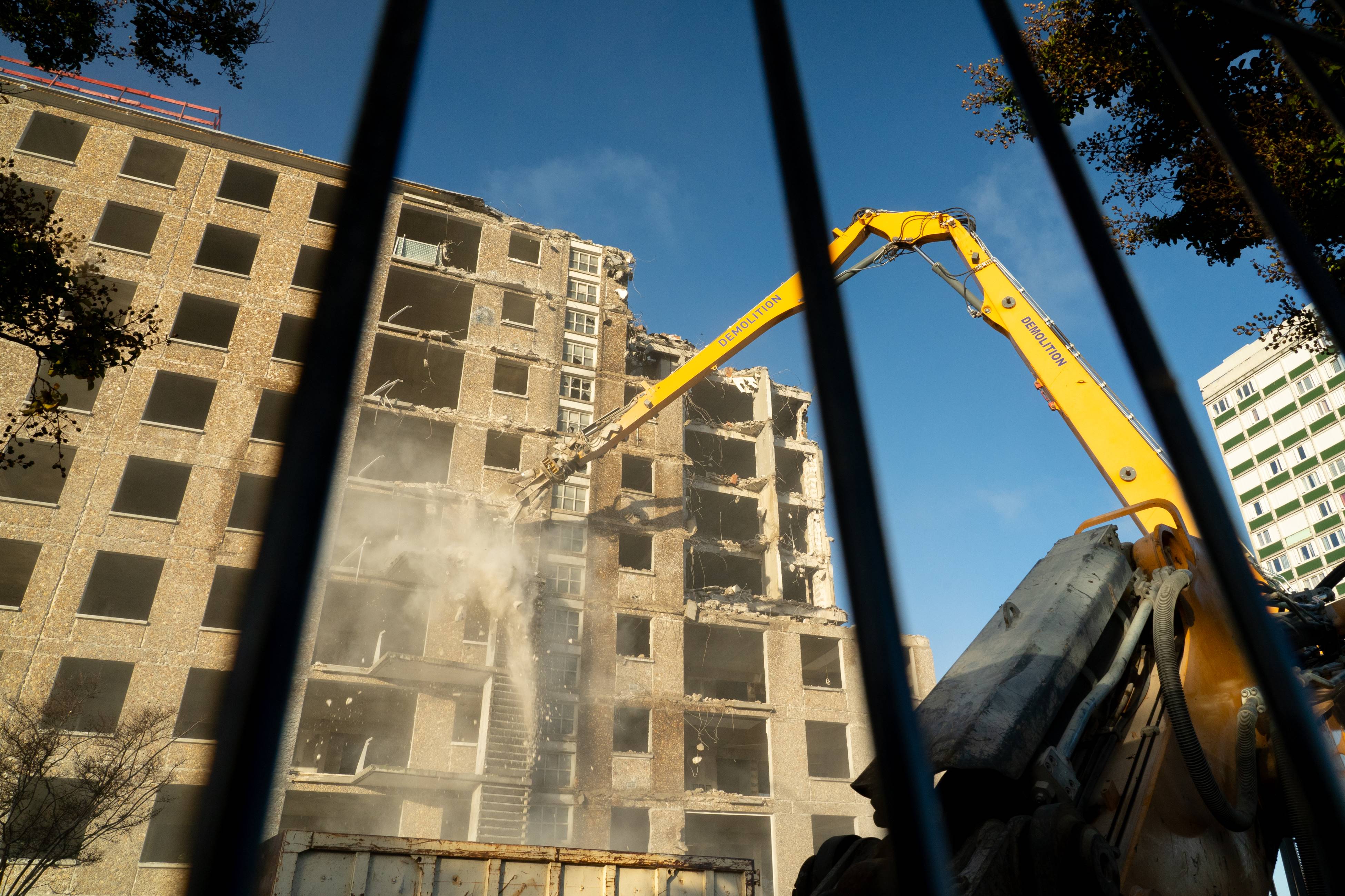 https://www.drancy.fr/fileadmin/medias/la_ville_s_engage/grands_projets/renovation_urbaine/ANRU_2/Bat_D/Gaston-Roulaud_BatD_Deconstruction_06.jpg